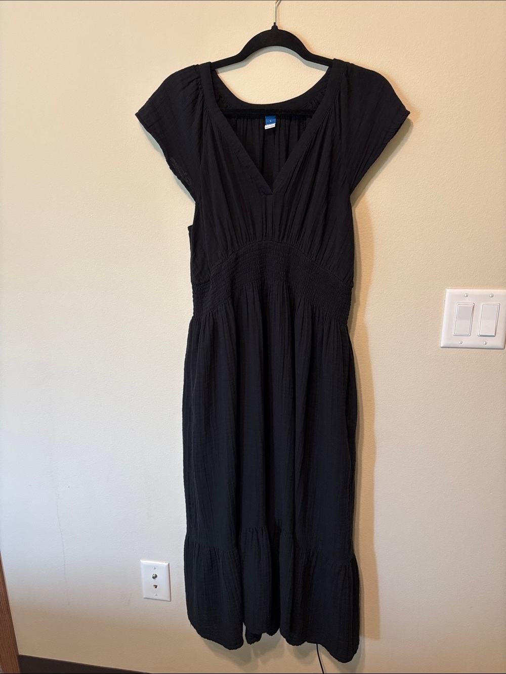 Women’s  black V-Neck flutter cap Sleeve Midi Dress size Large